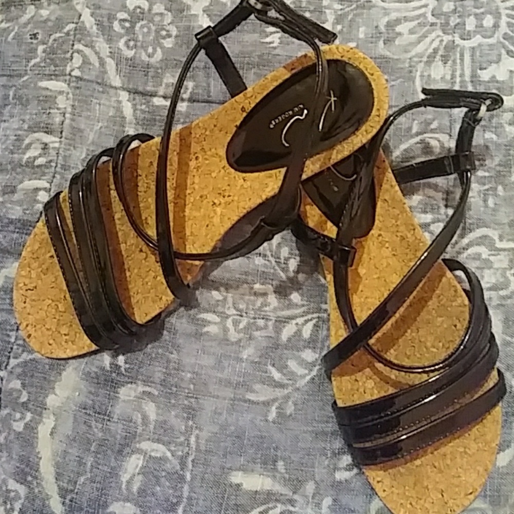 Kim rogers black sandles very comfy